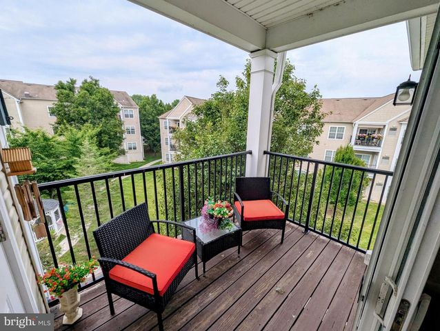 734 CREEKSIDE DR, Brookhaven, PA 19015