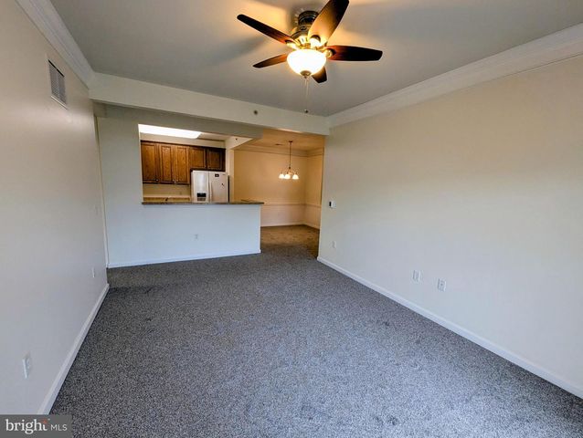 734 CREEKSIDE DR, Brookhaven, PA 19015