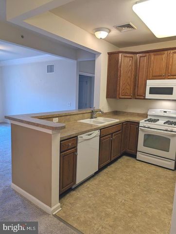 734 CREEKSIDE DR, Brookhaven, PA 19015