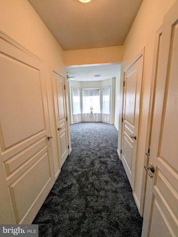 734 CREEKSIDE DR, Brookhaven, PA 19015