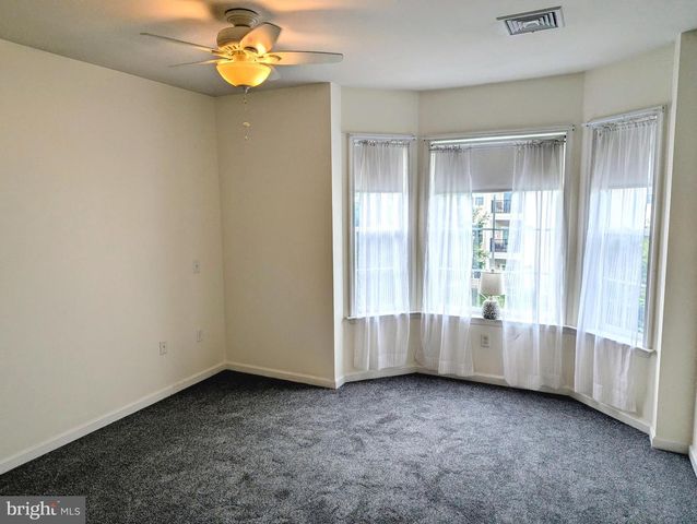 734 CREEKSIDE DR, Brookhaven, PA 19015