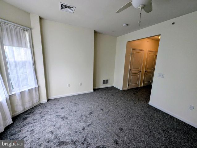 734 CREEKSIDE DR, Brookhaven, PA 19015