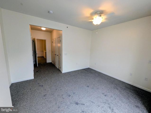 734 CREEKSIDE DR, Brookhaven, PA 19015