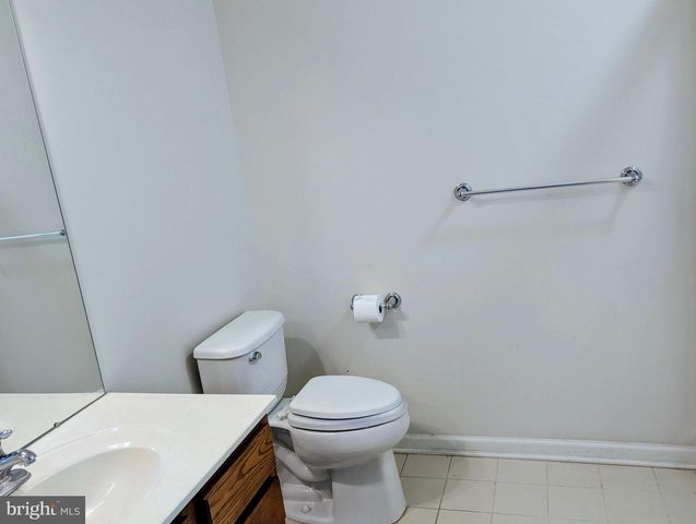 734 CREEKSIDE DR, Brookhaven, PA 19015