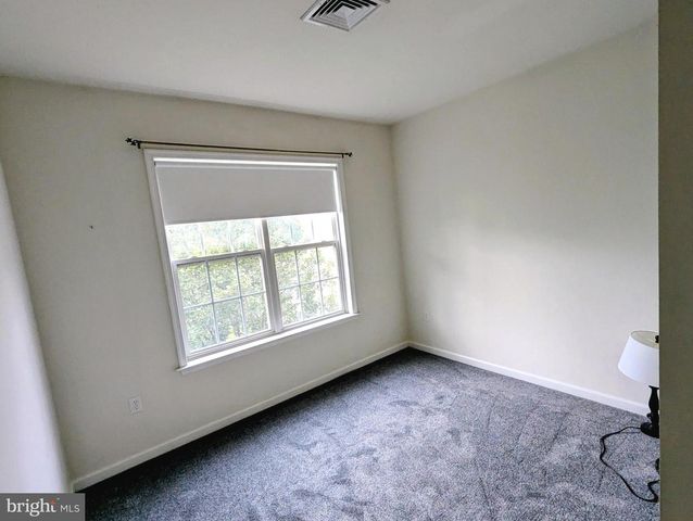 734 CREEKSIDE DR, Brookhaven, PA 19015