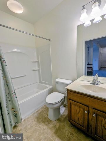 734 CREEKSIDE DR, Brookhaven, PA 19015
