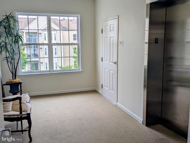 734 CREEKSIDE DR, Brookhaven, PA 19015