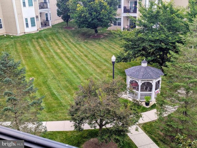 734 CREEKSIDE DR, Brookhaven, PA 19015
