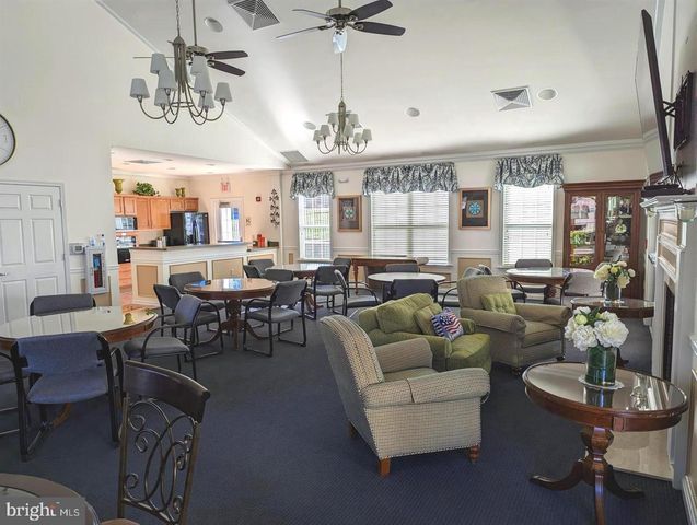 734 CREEKSIDE DR, Brookhaven, PA 19015