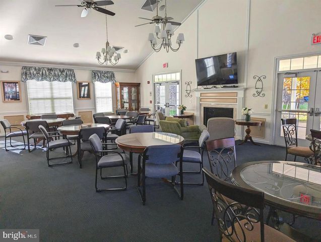 734 CREEKSIDE DR, Brookhaven, PA 19015