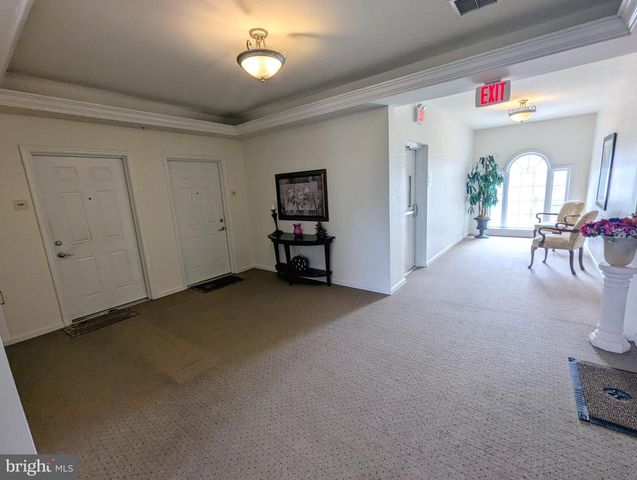734 CREEKSIDE DR, Brookhaven, PA 19015