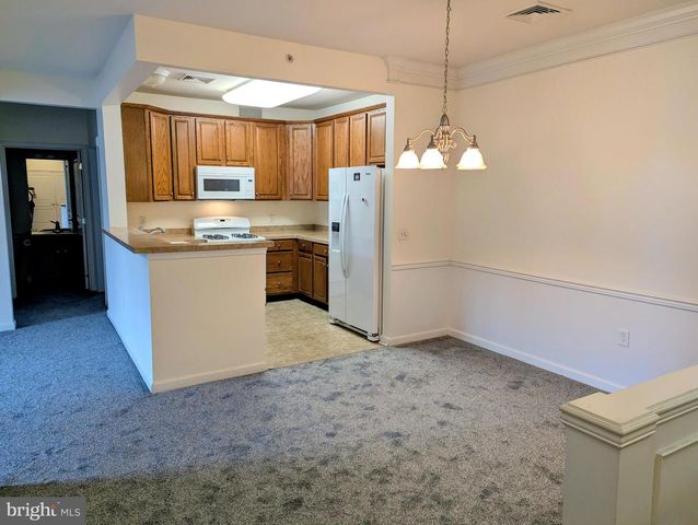 734 CREEKSIDE DR, Brookhaven, PA 19015