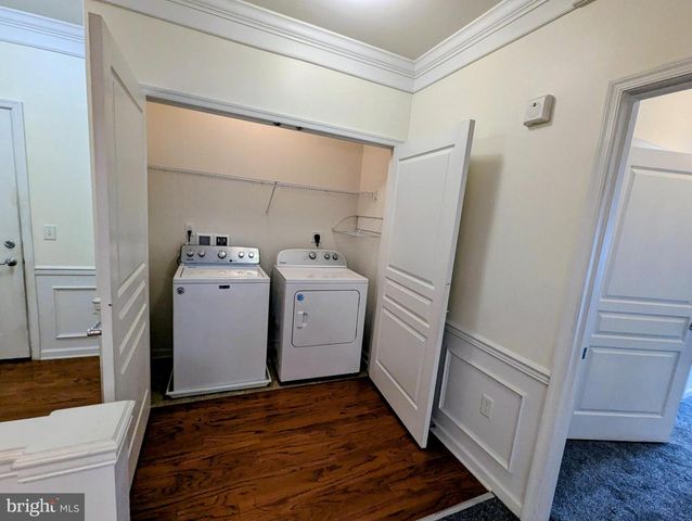 734 CREEKSIDE DR, Brookhaven, PA 19015