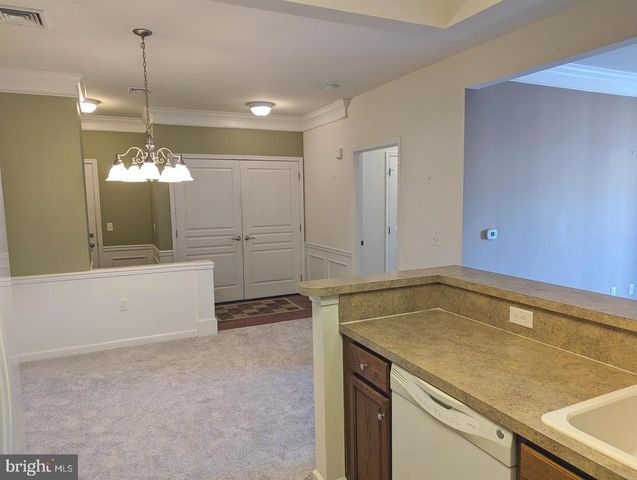 734 CREEKSIDE DR, Brookhaven, PA 19015