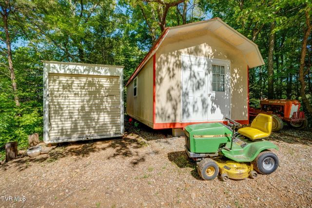 1285 Frank Roberts Road, Afton, TN 37616