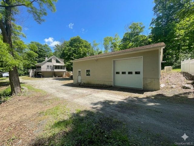 176 Downing Road, Pleasant Valley, NY 12569