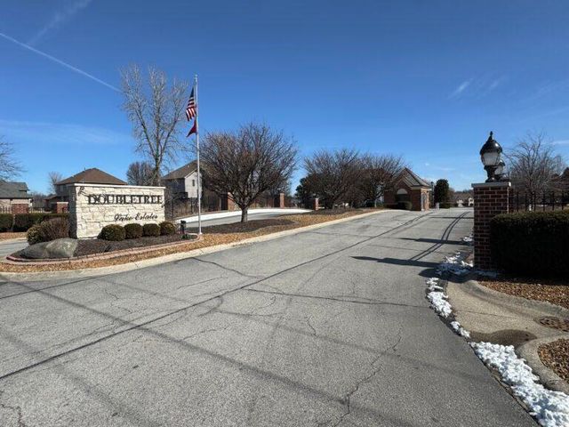 8786 Doubletree Drive N, Crown Point, IN 46307