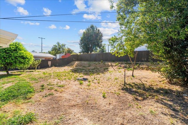 6436 Craighurst Dr, North Highlands, CA 95660