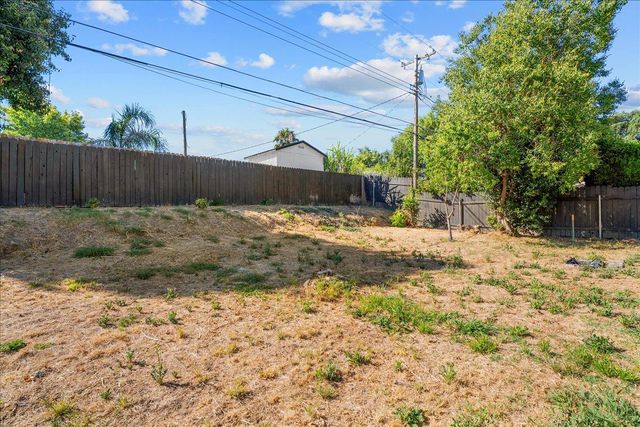6436 Craighurst Dr, North Highlands, CA 95660