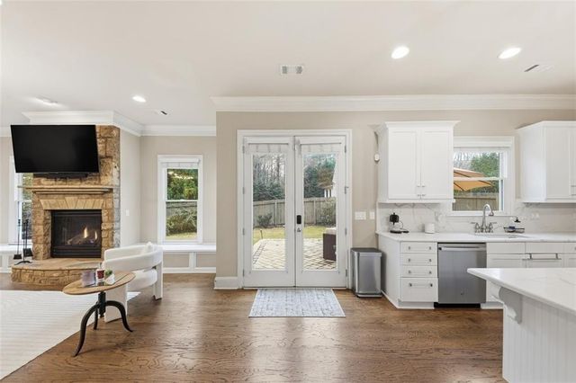 940 Lake Charles Drive, Roswell, GA 30075