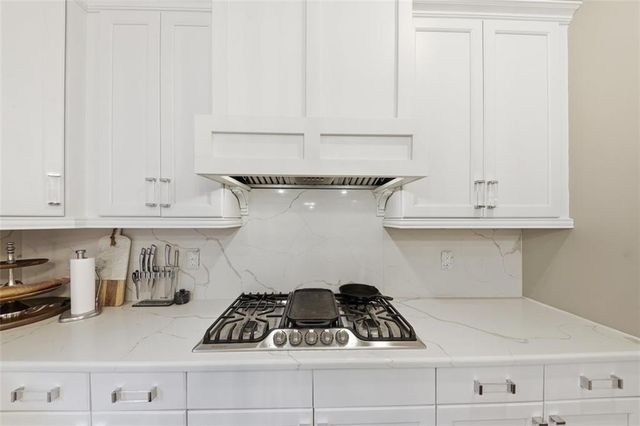 940 Lake Charles Drive, Roswell, GA 30075