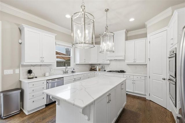 940 Lake Charles Drive, Roswell, GA 30075