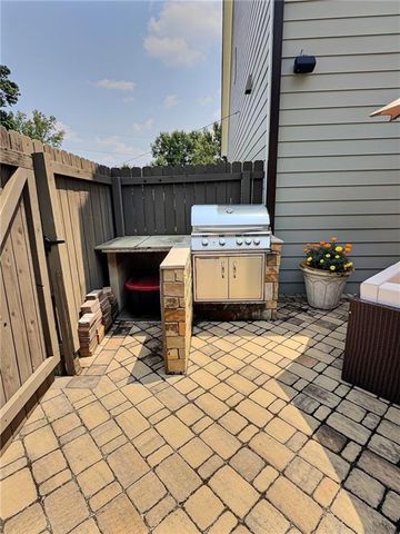 940 Lake Charles Drive, Roswell, GA 30075