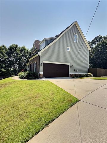 940 Lake Charles Drive, Roswell, GA 30075
