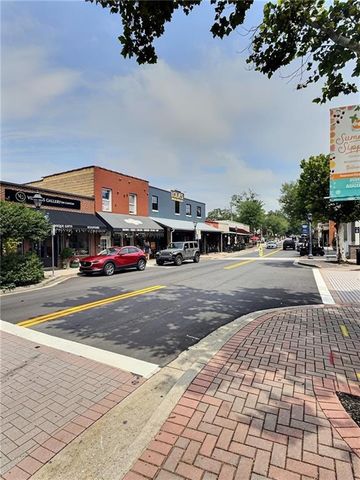 940 Lake Charles Drive, Roswell, GA 30075