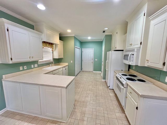 106 Forsythia Lane, Dothan, AL 36305