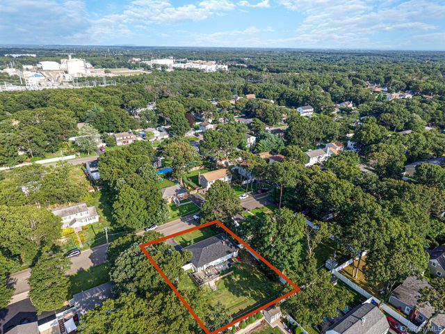 40 Avenue A, Holbrook, NY 11741