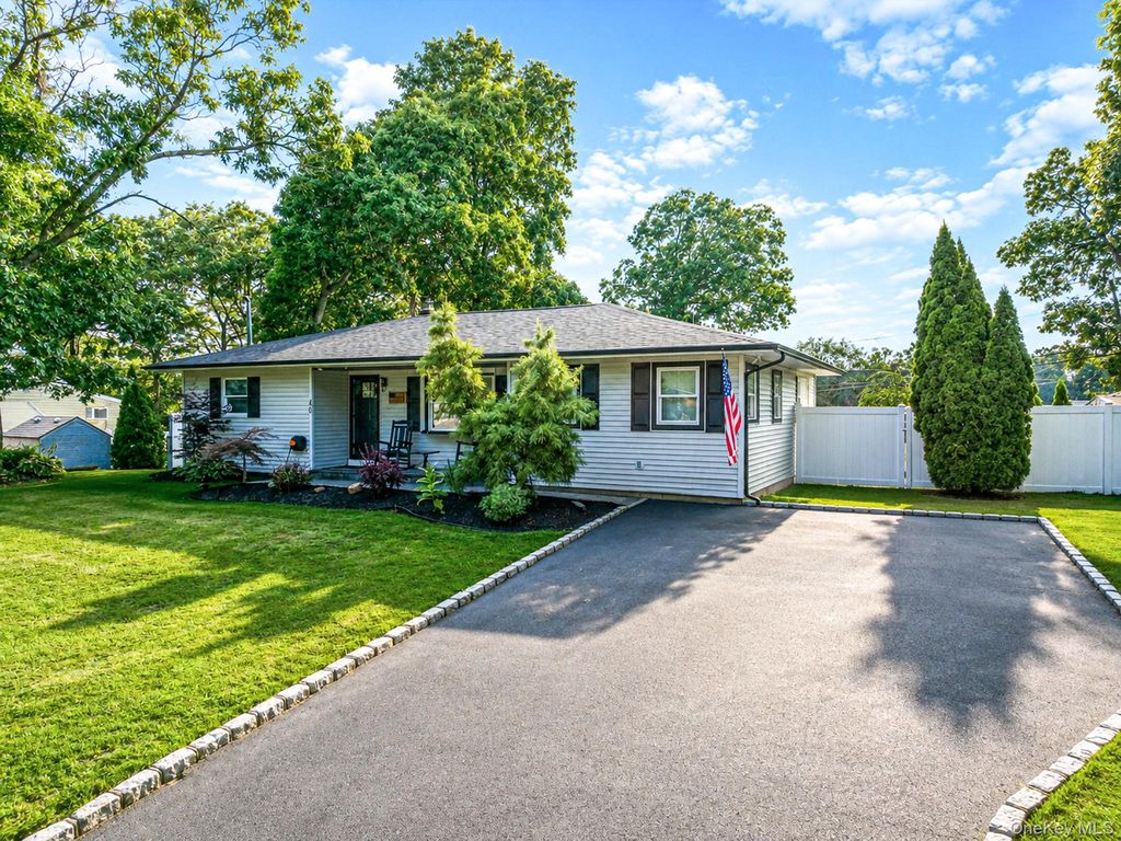 40 Avenue A, Holbrook, NY 11741 — photo 2