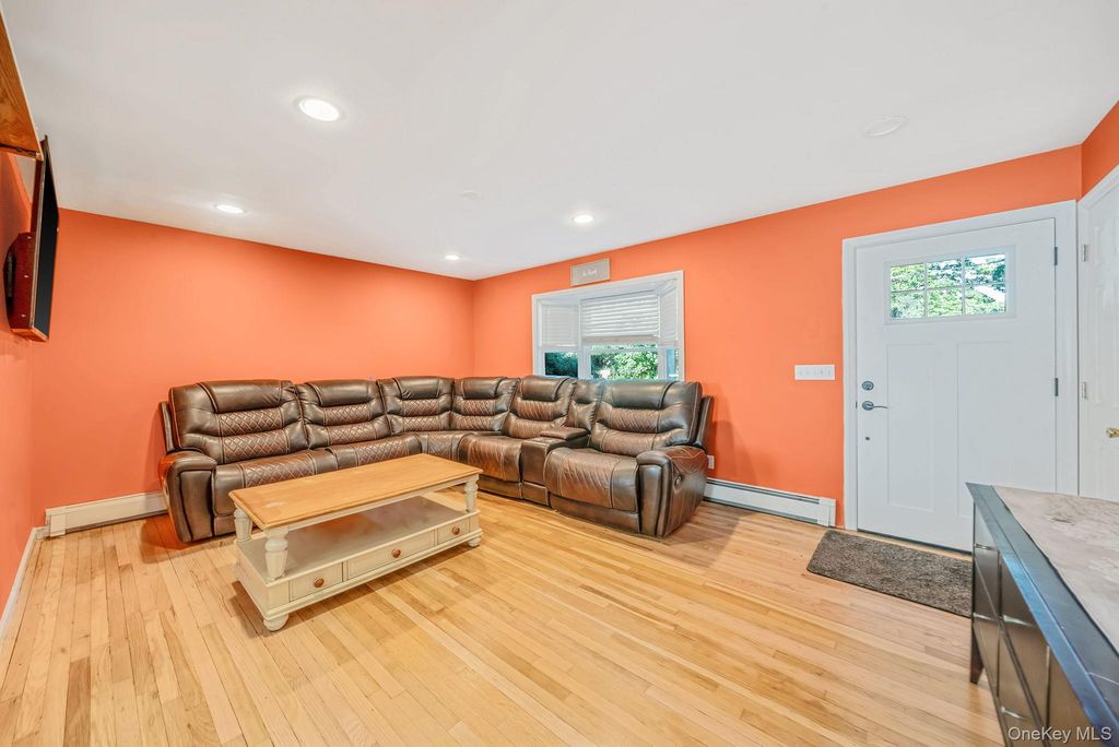 40 Avenue A, Holbrook, NY 11741 — photo 3