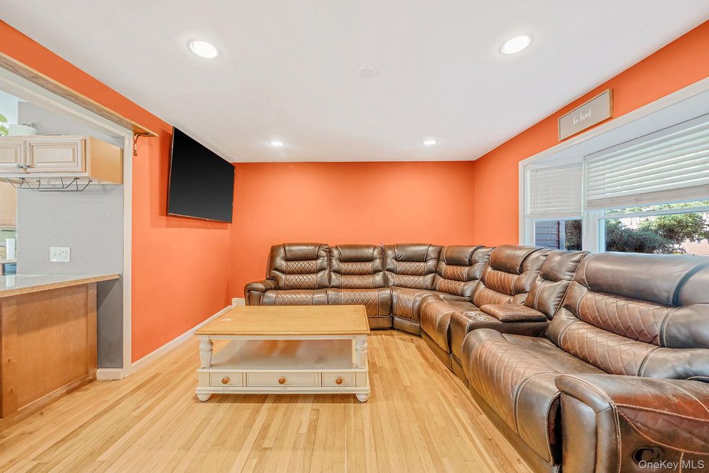40 Avenue A, Holbrook, NY 11741 — photo 4