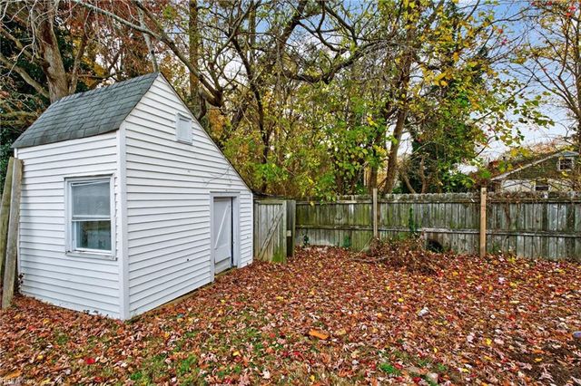 517 Catalpa DR, Newport News, VA 23601