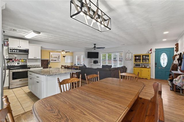 517 Catalpa DR, Newport News, VA 23601