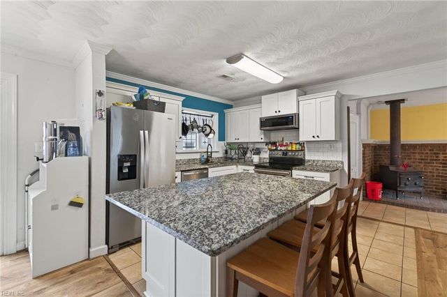 517 Catalpa DR, Newport News, VA 23601