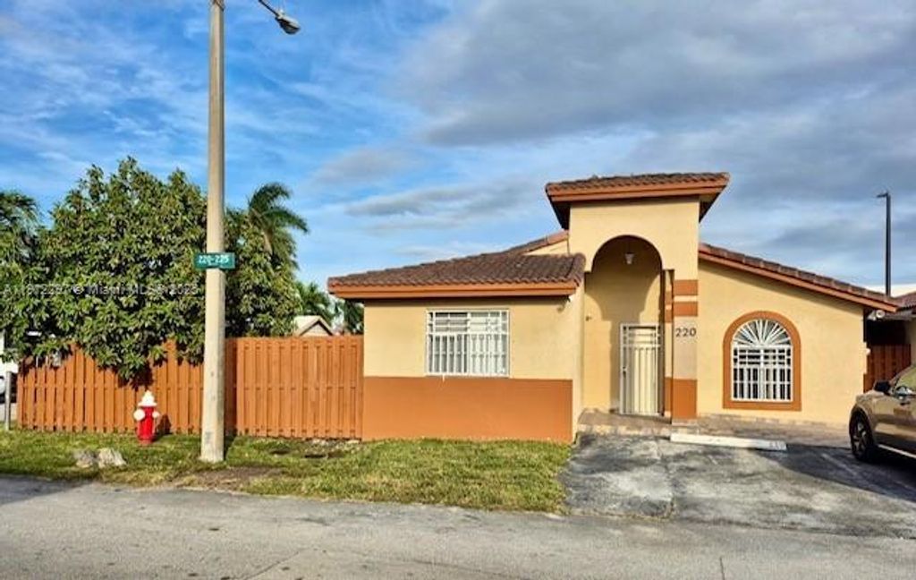 7001 W 35th Ave 220, Hialeah, FL 33018