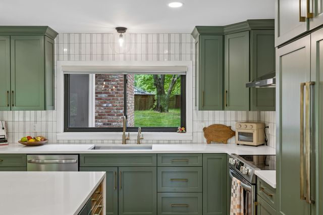 4703 Lovewood Dr, Nashville, TN 37216