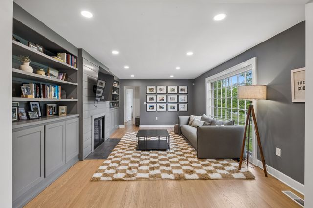 4703 Lovewood Dr, Nashville, TN 37216