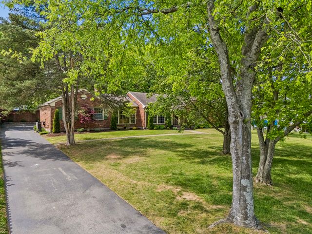 4703 Lovewood Dr, Nashville, TN 37216