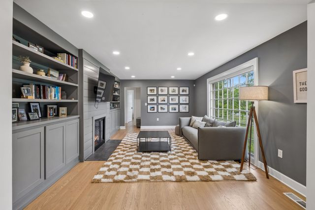 4703 Lovewood Dr, Nashville, TN 37216