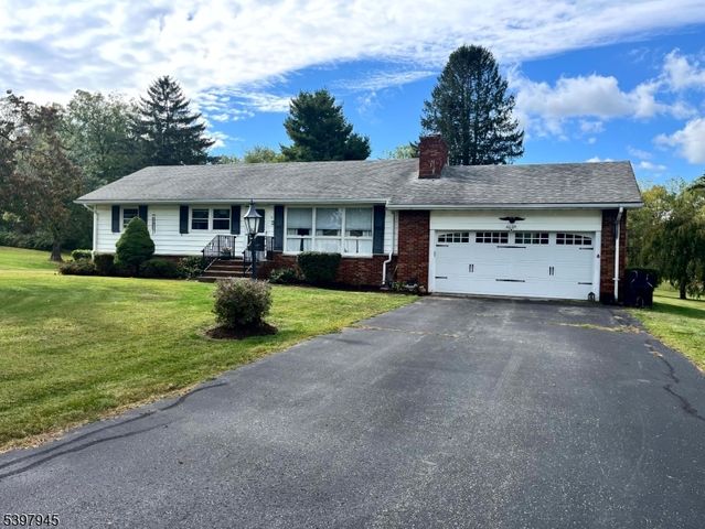 17 Longview Rd, Hardyston Twp., NJ 07419