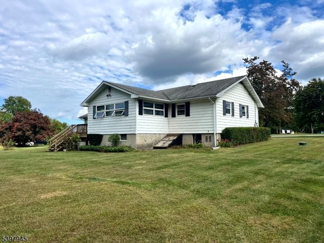 17 Longview Rd, Hardyston Twp., NJ 07419