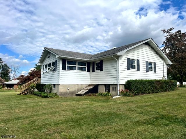 17 Longview Rd, Hardyston Twp., NJ 07419