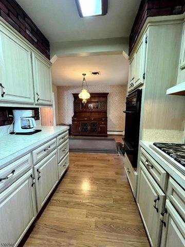 17 Longview Rd, Hardyston Twp., NJ 07419