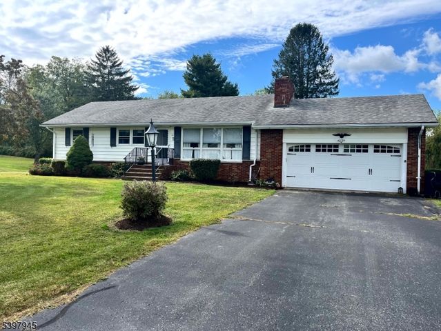 17 Longview Rd, Hardyston Twp., NJ 07419