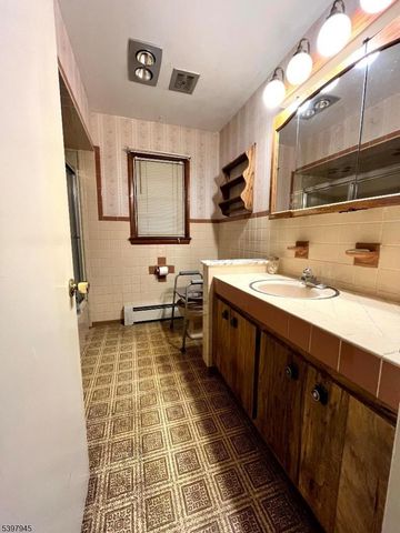 17 Longview Rd, Hardyston Twp., NJ 07419