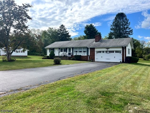 17 Longview Rd, Hardyston Twp., NJ 07419