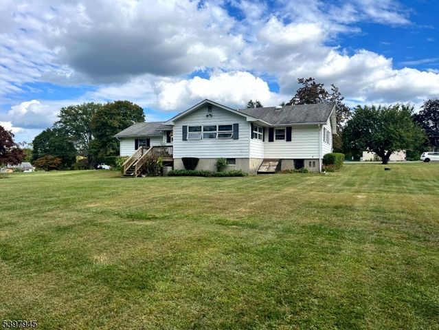 17 Longview Rd, Hardyston Twp., NJ 07419